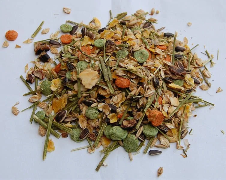 Deukanin Naturmix (Králiky, morčatá, škrečky)  2 kg vedro 